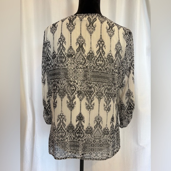 Roz & Ali black & white print 3/4 sleeve blouse with silver necklace size medium - Picture 4 of 8